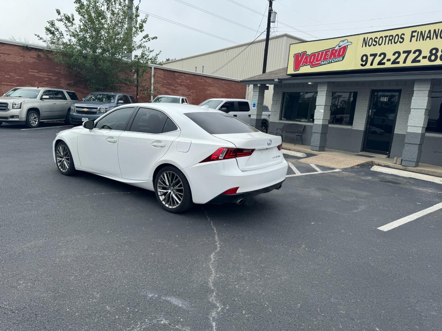 2015 Lexus IS (JTHCF1D20F5) , located at 945 E. Jefferson Blvd, Dallas, TX, 75203, (214) 943-7777, 32.752514, -96.811630 - Photo#2